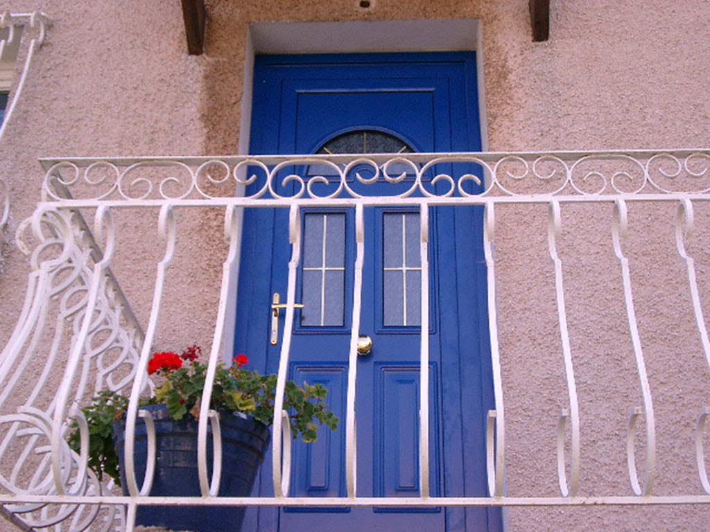 Porte-entree Rousset